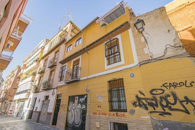 Foto 1 de Casa adossada en venda a calle Cocheras de Santa Paula de 3 habitacions amb terrassa i garatge
