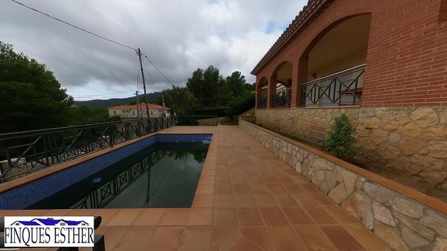 Foto 1 de Chalet en venta en Pratdip de 4 habitaciones con terraza y piscina