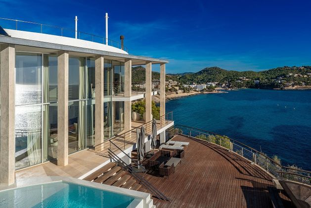 Foto 2 de Casa en lloguer a Es Camp de Mar de 4 habitacions amb terrassa i piscina