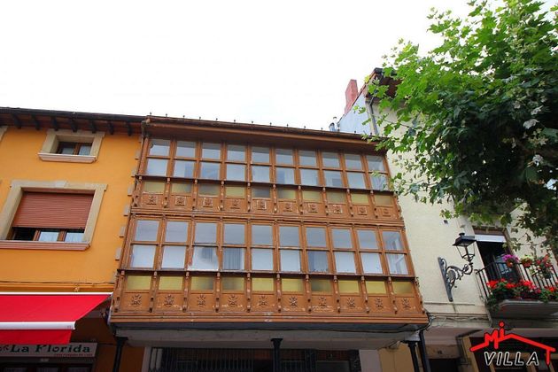 Foto 2 de Casa adossada en venda a Ampuero de 10 habitacions amb terrassa i balcó