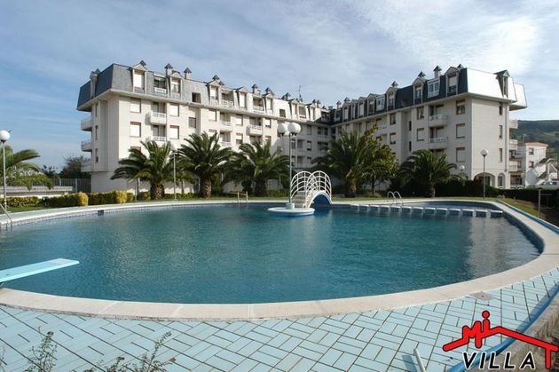 Foto 2 de Pis en venda a Colindres de 3 habitacions amb terrassa i piscina