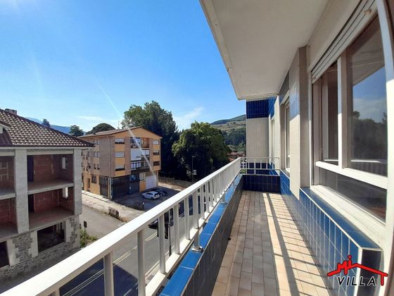 Foto 2 de Piso en venta en Ramales de la Victoria de 4 habitaciones con terraza y garaje