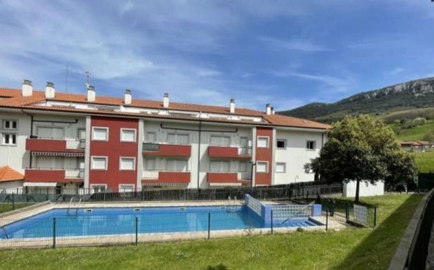 Foto 2 de Pis en venda a Ramales de la Victoria de 3 habitacions amb terrassa i piscina