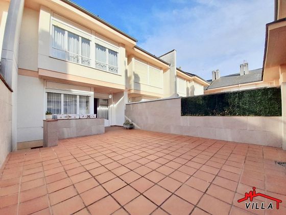 Foto 2 de Casa adossada en venda a El Puntal de 4 habitacions amb terrassa i garatge