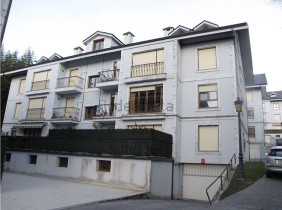 Foto 2 de Venta de piso en Limpias de 2 habitaciones con terraza y garaje