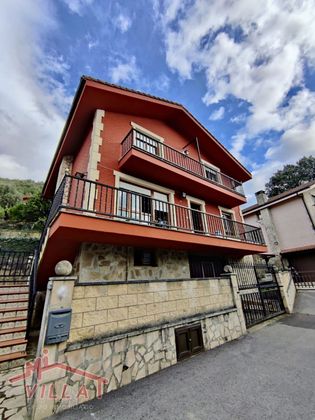 Foto 2 de Casa en venda a Ramales de la Victoria de 4 habitacions amb terrassa i piscina