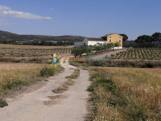 Foto 1 de Casa rural en venda a Villena de 3 habitacions amb jardí i calefacció