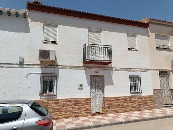 Foto 1 de Casa en venda a Villanueva Mesía de 4 habitacions amb terrassa i aire acondicionat