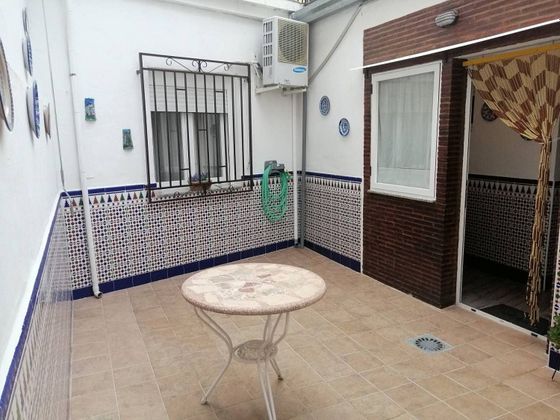 Foto 2 de Venta de casa en Huétor Tájar de 4 habitaciones con terraza y jardín