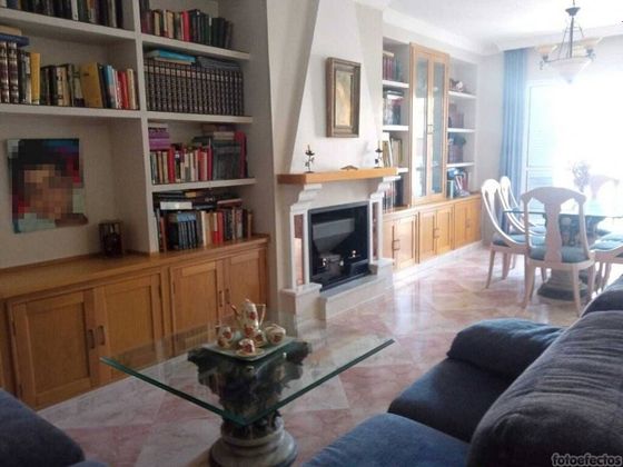 Foto 1 de Casa en venda a Villanueva Mesía de 4 habitacions amb aire acondicionat