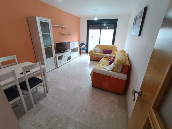 Foto 1 de Venta de piso en Huétor Tájar de 3 habitaciones con piscina y garaje