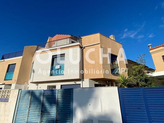 Foto 2 de Casa adossada en venda a Playa de Almazora-Ben Afeli de 3 habitacions amb terrassa