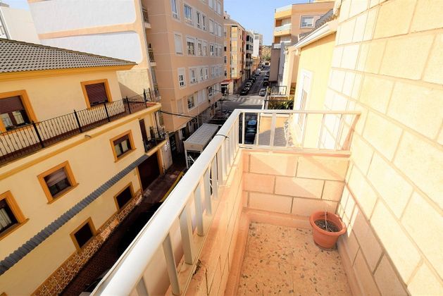 Foto 2 de Pis en venda a Zona Pueblo de 4 habitacions amb terrassa