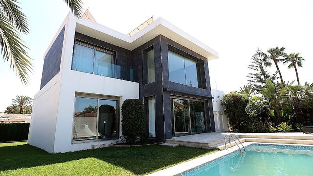 Foto 1 de Casa en venda a Torrelamata - La Mata de 3 habitacions amb terrassa i piscina