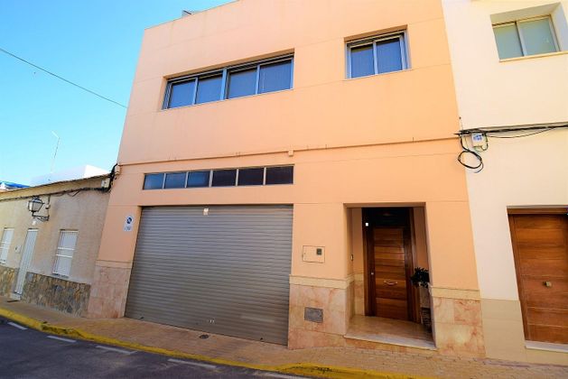 Foto 1 de Casa en venda a Zona Pueblo de 4 habitacions amb terrassa i garatge