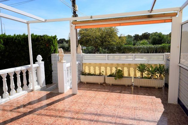 Foto 2 de Casa en venda a calle Atenas de 4 habitacions amb terrassa i piscina