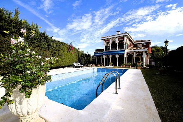 Foto 1 de Chalet en venta en Nueva Torrevieja - Aguas Nuevas de 9 habitaciones con terraza y piscina