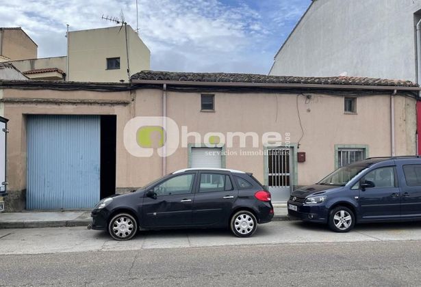 Foto 1 de Casa adossada en venda a calle Cañizal de 3 habitacions amb terrassa i garatge