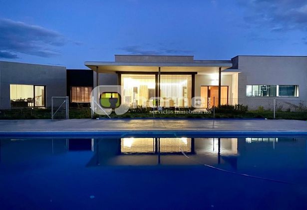 Foto 1 de Xalet en venda a Área Rural de 4 habitacions amb piscina i jardí