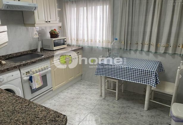 Foto 2 de Pis en venda a avenida De Requejo de 6 habitacions amb terrassa i calefacció