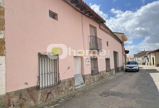 Foto 1 de Casa adossada en venda a calle De la Cabana de 4 habitacions amb garatge i jardí