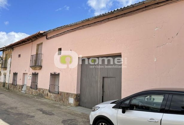 Foto 2 de Casa adossada en venda a calle De la Cabana de 4 habitacions amb garatge i jardí