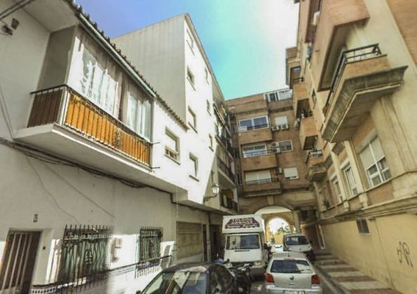 Foto 1 de Venta de piso en San Pedro de Alcántara pueblo de 3 habitaciones y 70091 m²