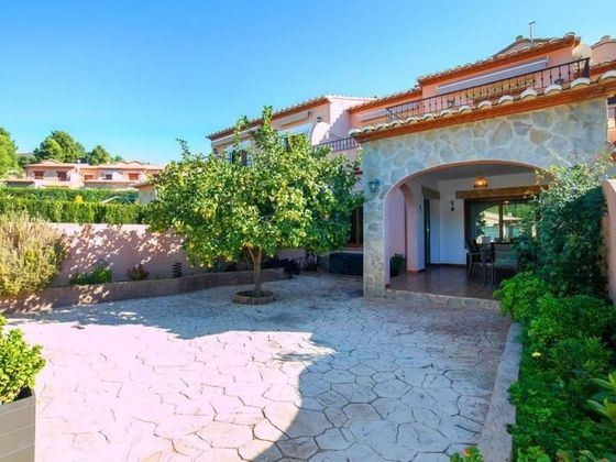 Foto 1 de Casa adossada en venda a Zona Levante - Playa Fossa de 2 habitacions amb terrassa i piscina