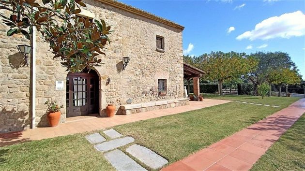 Foto 2 de Casa rural en venda a Llagostera de 7 habitacions amb piscina i jardí