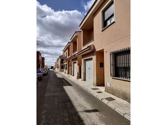 Foto 1 de Venta de casa en Socuéllamos de 3 habitaciones con terraza y garaje