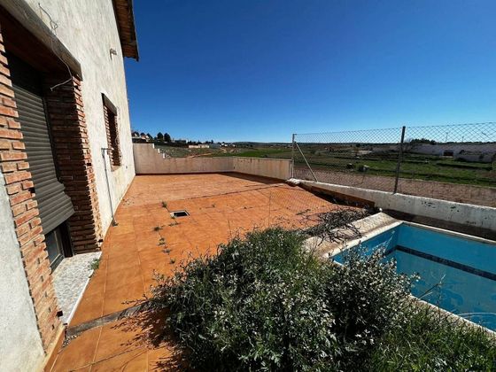 Foto 2 de Casa en venda a Ossa de Montiel de 3 habitacions amb terrassa i piscina