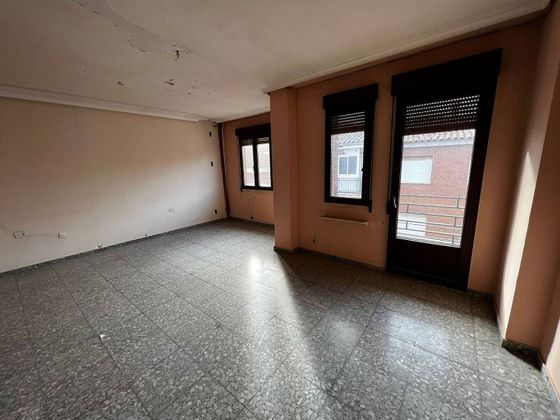 Foto 1 de Venta de piso en Villarrobledo de 4 habitaciones con balcón