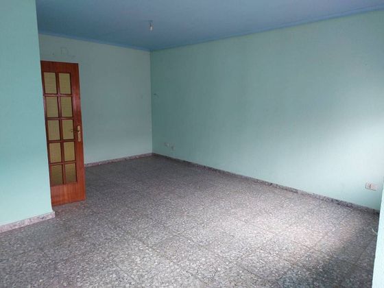 Foto 2 de Venta de piso en Villarrobledo de 4 habitaciones con balcón