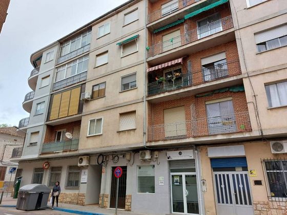 Foto 1 de Venta de piso en Villarrobledo de 3 habitaciones con balcón