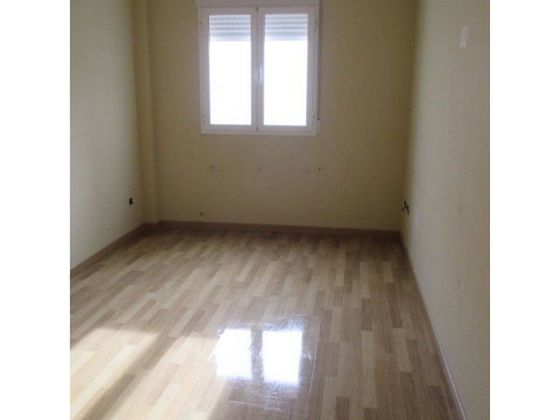 Foto 2 de Venta de piso en Villarrobledo de 3 habitaciones con terraza y garaje
