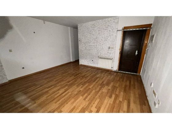 Foto 2 de Pis en venda a Roda (La) de 2 habitacions amb balcó i calefacció