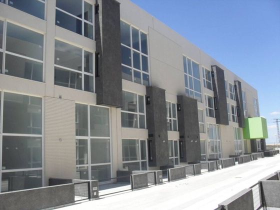 Foto 1 de Venta de piso en Santa Cruz - Industria - Polígono Campollano de 2 habitaciones con garaje y ascensor