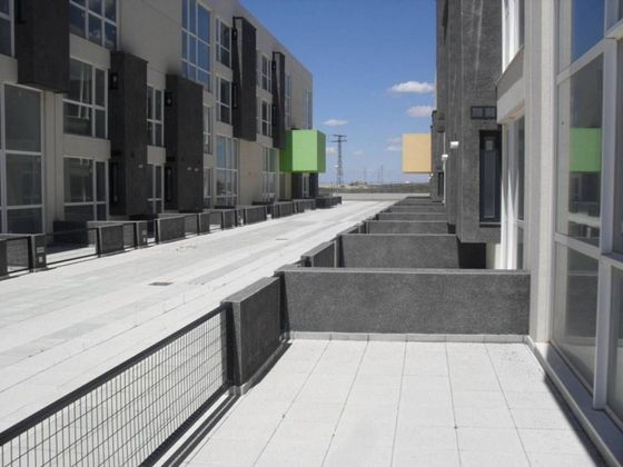 Foto 2 de Venta de piso en Santa Cruz - Industria - Polígono Campollano de 2 habitaciones con garaje y ascensor