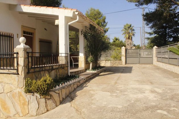 Foto 1 de Chalet en venta en Simat de la Valldigna de 4 habitaciones con terraza y piscina