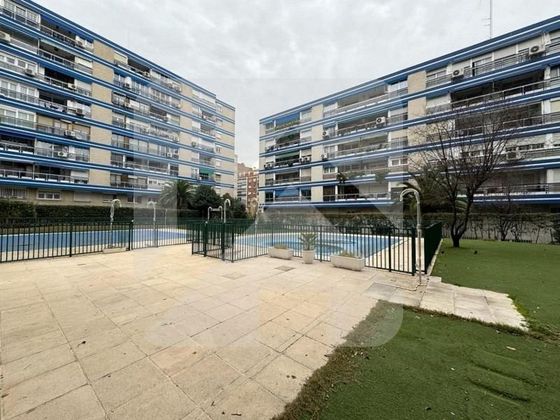 Foto 2 de Piso en alquiler en Adelfas de 2 habitaciones con terraza y piscina