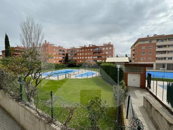 Foto 2 de Pis en venda a Restón I - Restón II de 4 habitacions amb terrassa i piscina