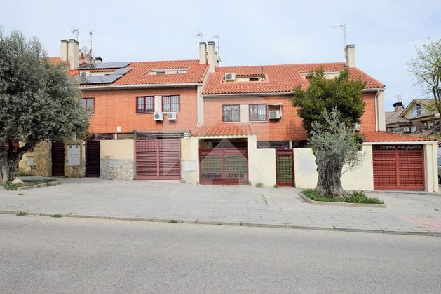 Foto 1 de Venta de casa adosada en Hispanoamérica - Comunidades de 4 habitaciones con terraza y piscina