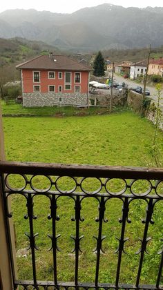 Foto 1 de Xalet en venda a calle As Cabrales de 5 habitacions amb jardí i balcó