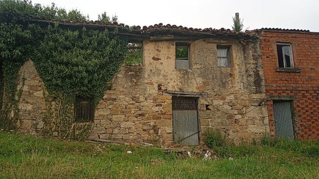 Foto 2 de Casa en venda a calle Zorria amb jardí