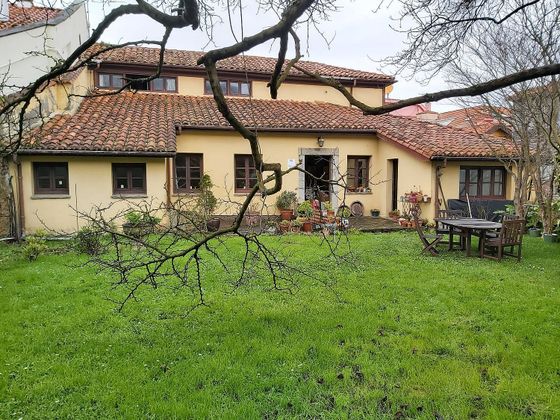 Foto 1 de Casa adossada en venda a Luanco - Aramar - Antromero de 5 habitacions amb jardí i calefacció