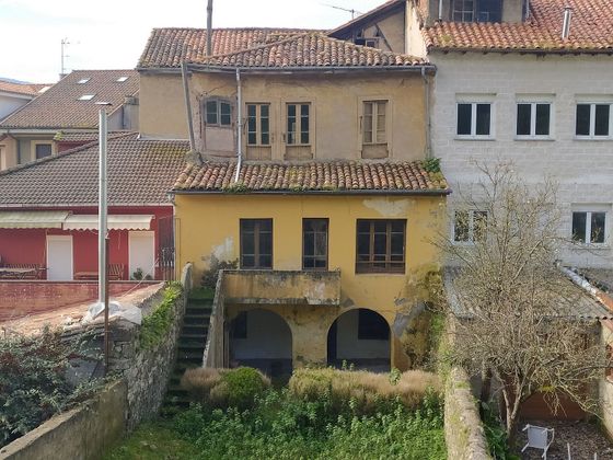 Foto 2 de Casa adossada en venda a avenida Principe de 14 habitacions amb terrassa i jardí