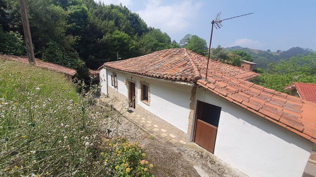 Foto 2 de Venta de casa en calle Santa Eulalia de 3 habitaciones con garaje y jardín