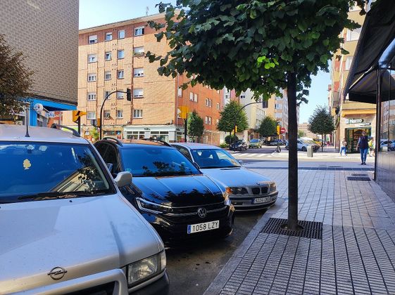 Foto 2 de Alquiler de local en calle De Badajoz de 83 m²
