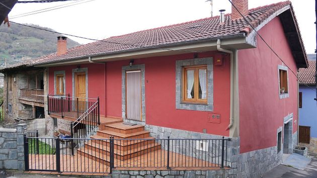 Foto 1 de Casa en venta en calle Aldea Bustille de 3 habitaciones con terraza y garaje