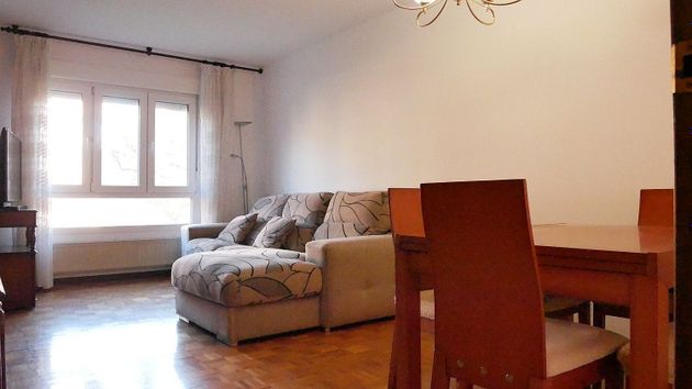 Foto 1 de Pis en venda a La Calzada de 3 habitacions amb terrassa i calefacció